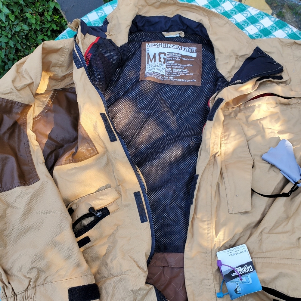 MISSION 6 SNOWBOARD JACKET
